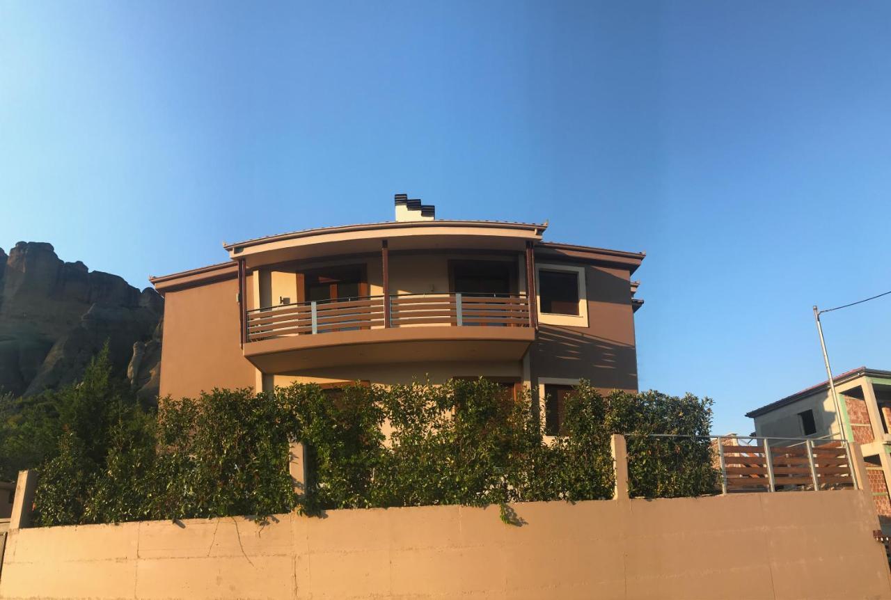 Villa Under Meteora كالامباكا المظهر الخارجي الصورة